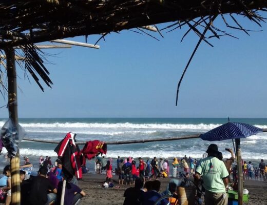 Pantai Laguna Lemburpurwo Kecamatan Mirit Kabupaten Kebumen Jawa Tengah