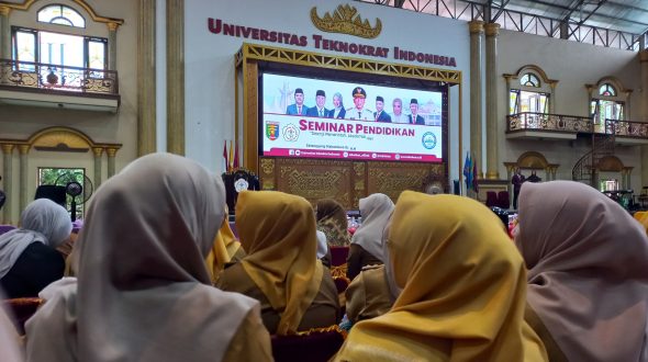 Seminar Pendidikan di Kampus Teknokrat Bandar Lampung