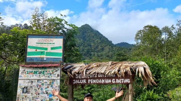 Pengalaman Berkesan Mendaki Gunung Betung di Ketinggian 1.240 Mdpl